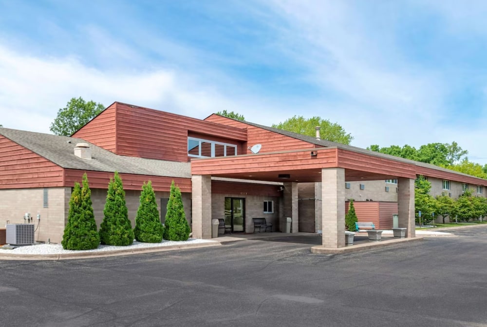 Coratel Inn Suites By Jasper River Falls — River Falls