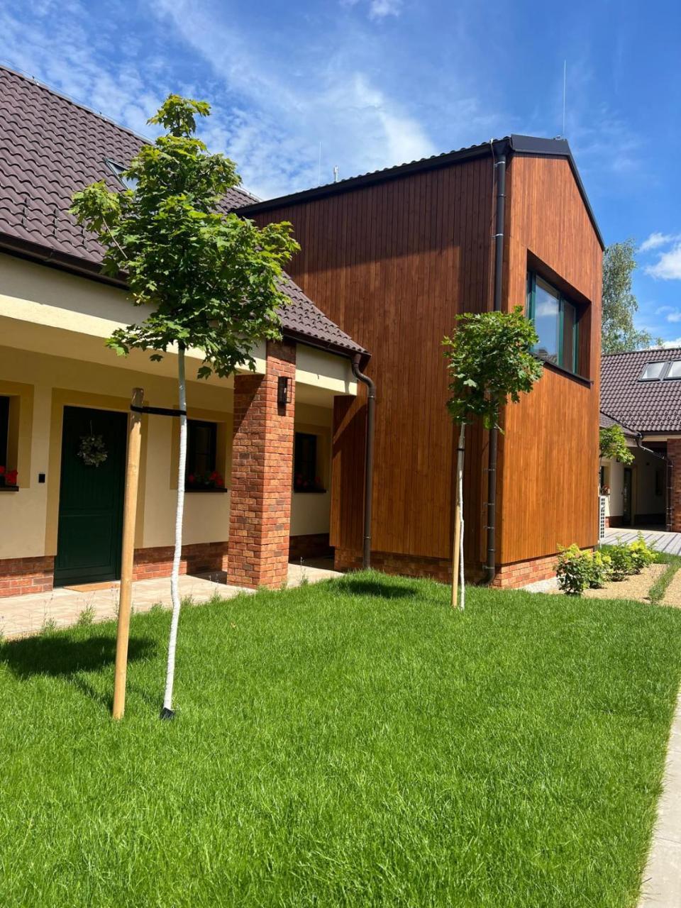 Apartmány V zahradě — hotel in Troubsko