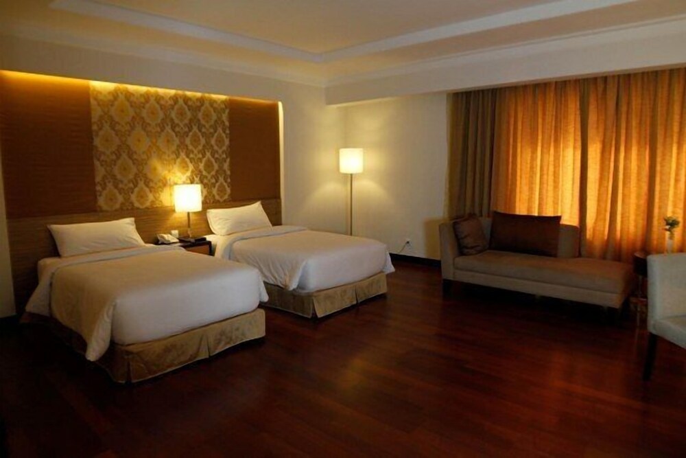 Premier Basko Hotel Padang — Padang — photo 5
