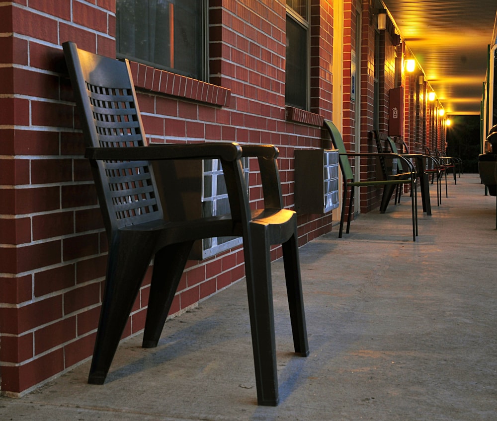 The Regency Inn - photo 32