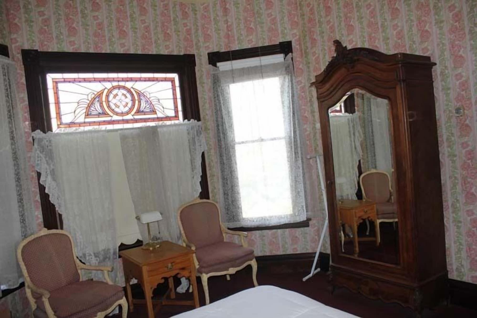 Irwin Street Inn - photo 25