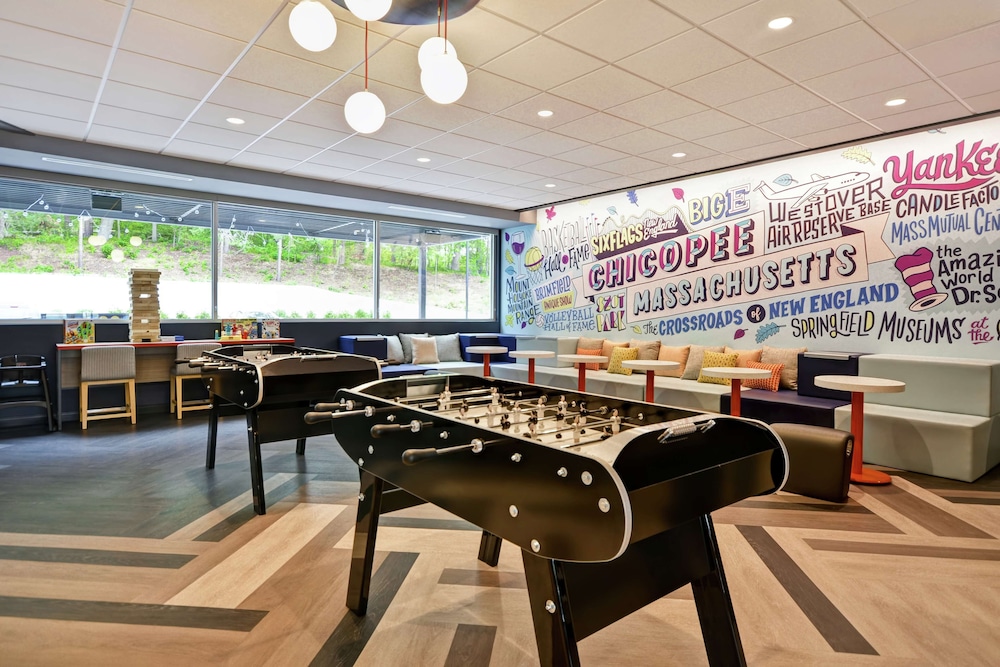 Tru by Hilton Chicopee Springfield - photo 2