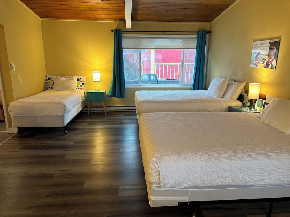 Atomic Motel - photo 18