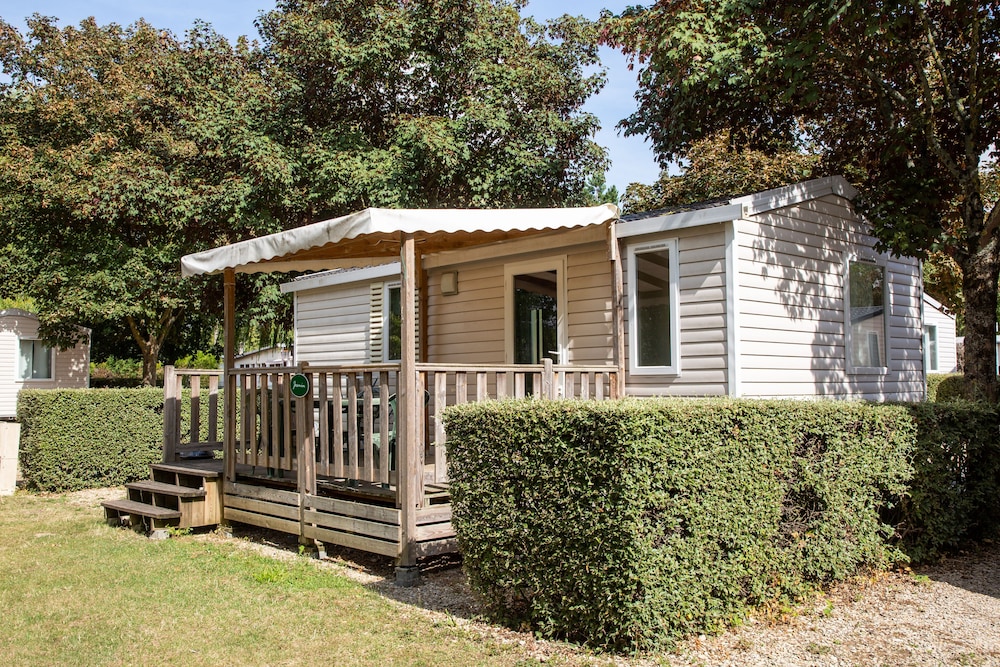 Camping de Châlons en Champagne — 4-Star Luxury Hotel in Chalons-En-Champagne, France