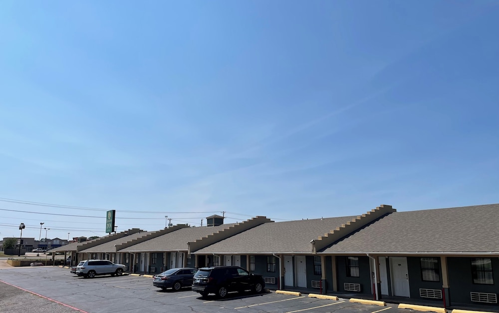 Executive Inn of Purcell - photo 14