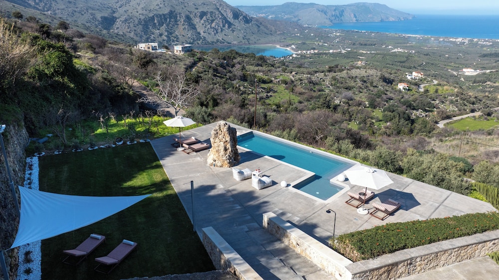 Thea Villas Complex — 4-Star Luxury Hotel in Georgioupolis, Greece