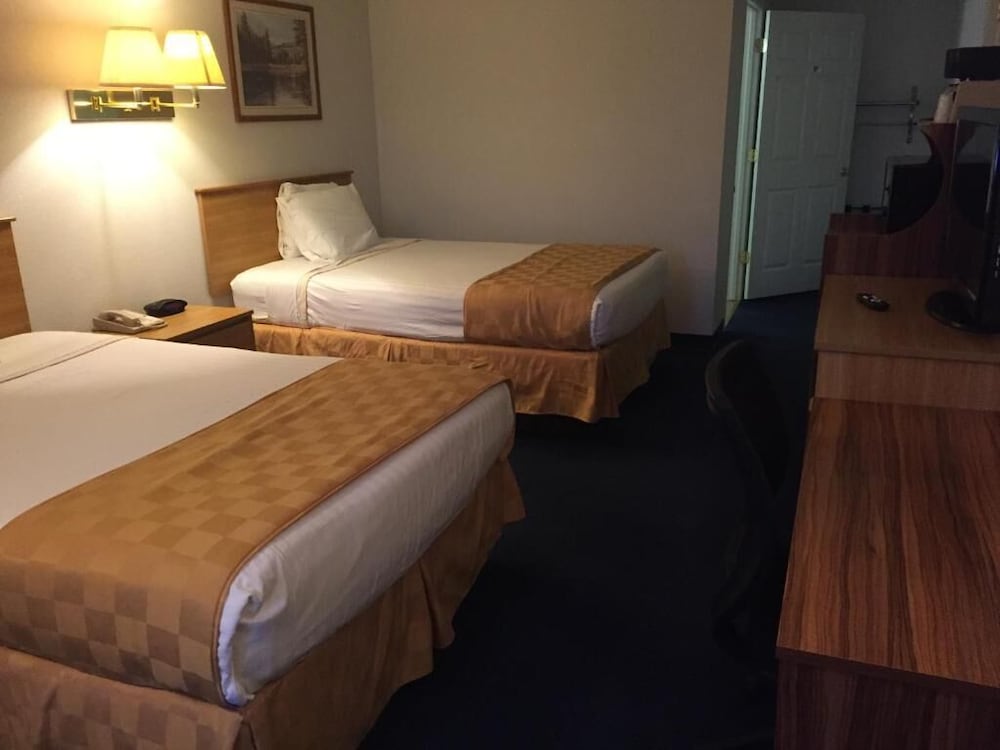 Haysville Express Inn - photo 16