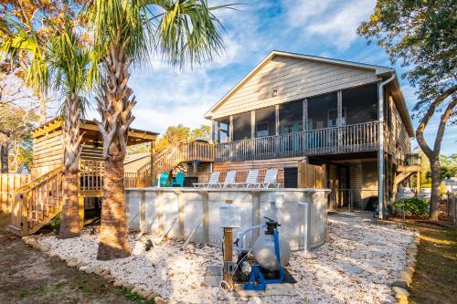 Woodlands Wonder by Oak Island Accommodations - featured photo