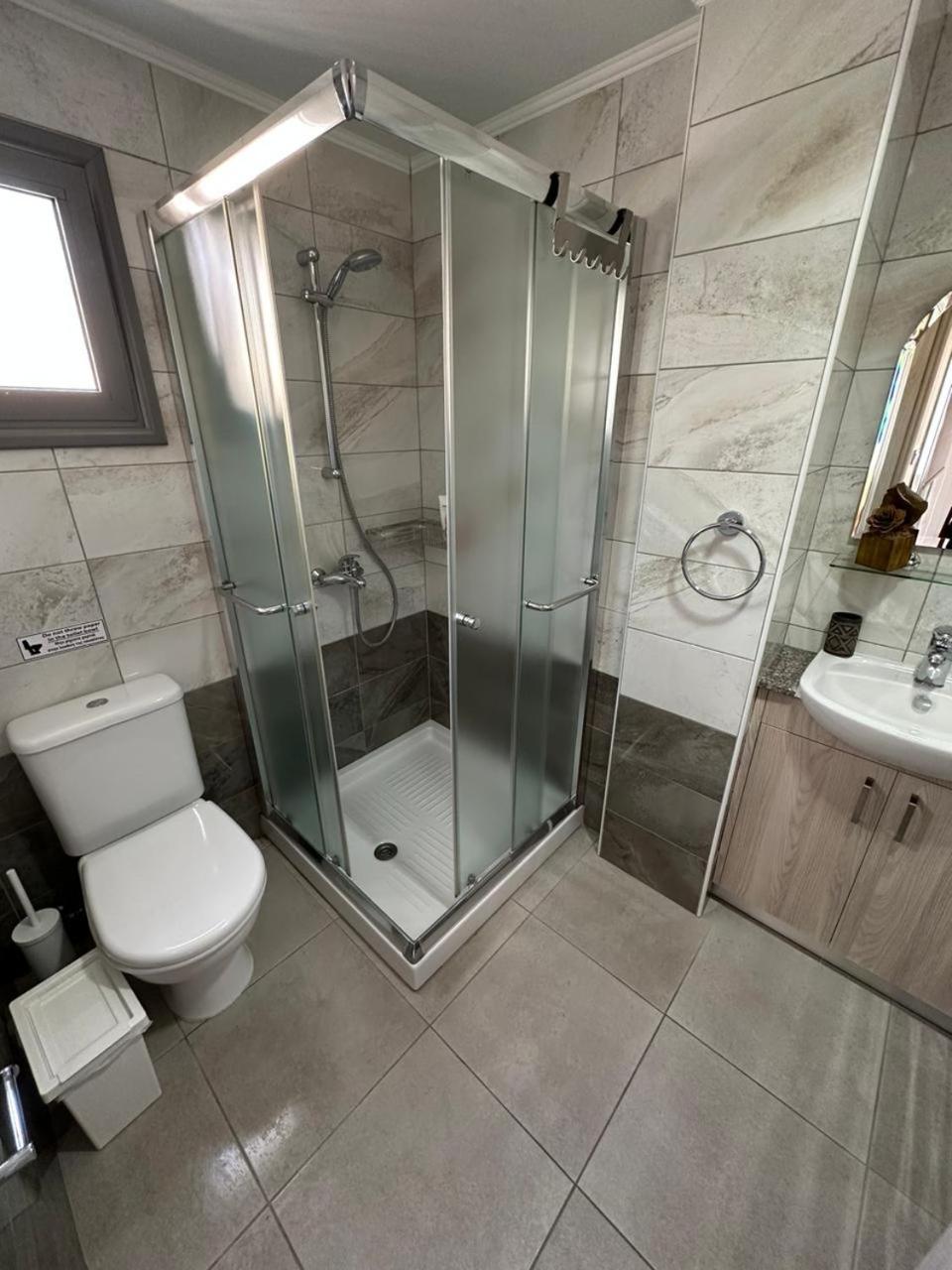Modern City Center Apartment Saripolou 2
