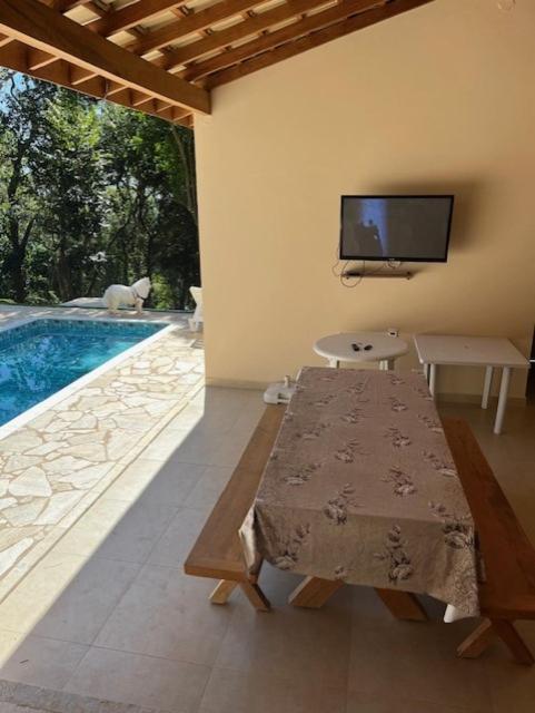 Chacara semi nova em Ibiuna rodeada por natureza in Ibiuna, Brasil