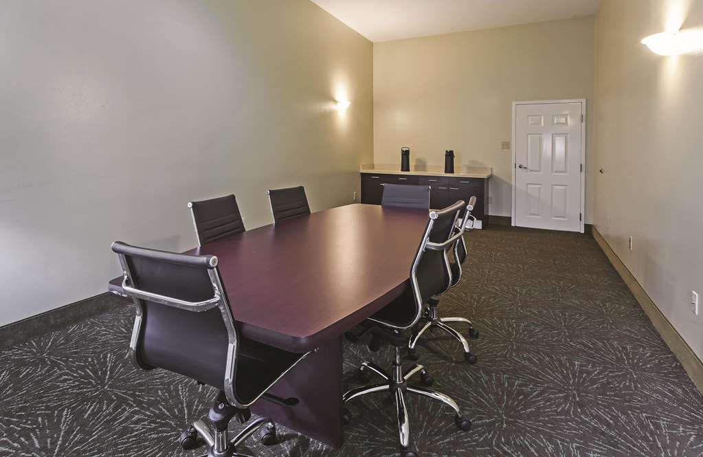 La Quinta Inn & Suites by Wyndham Angleton - photo 48