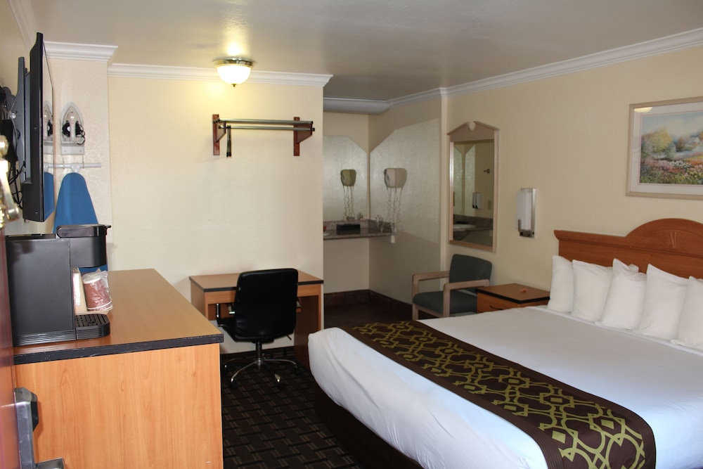 Riverside Inn & Suites Santa Cruz - photo 29