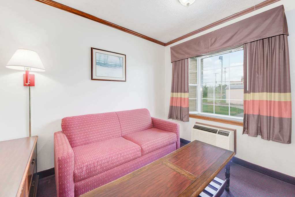 Days Inn by Wyndham Monett - photo 20