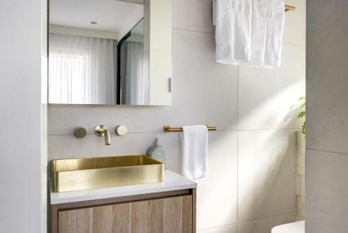 Kahlo Bondi Luxury Escape 2 Bedroom Furnished Apartments — 4-Star Luxury Hotel in Sydney, Australia