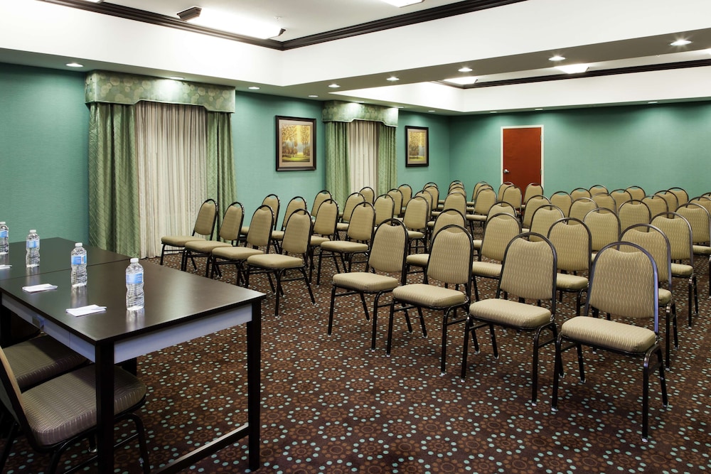 Hampton Inn & Suites Middlebury - photo 38