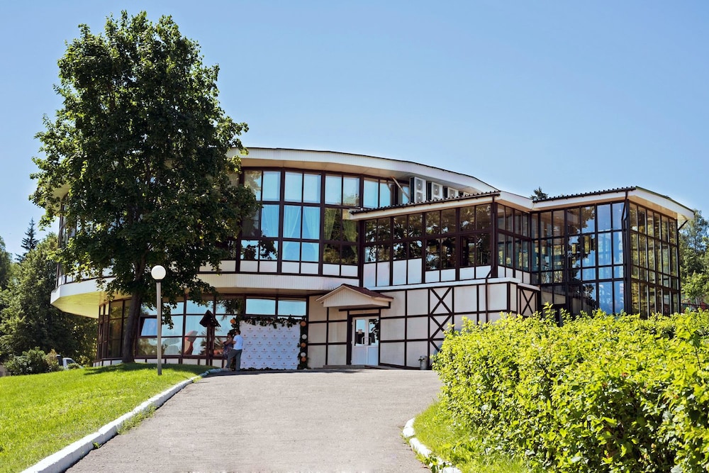 Heliopark Lesnoy - last minute hotel in Peshki