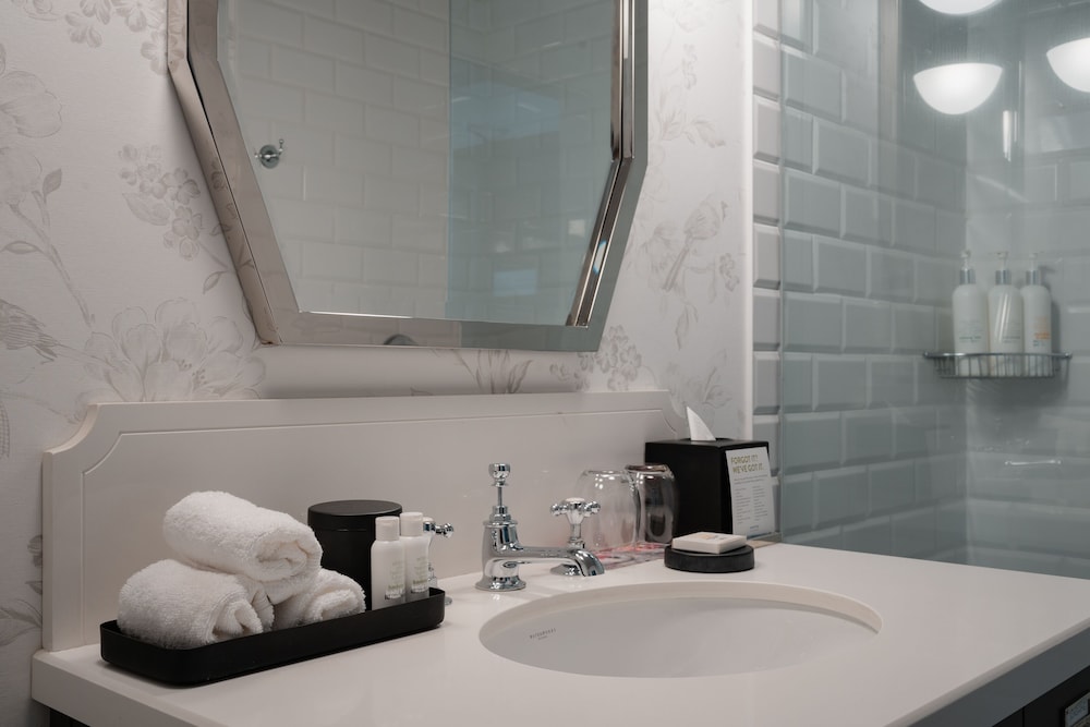 Kimpton Cardinal Hotel by IHG - photo 23