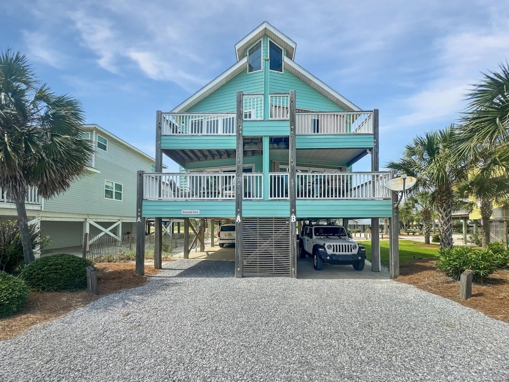 Duplex Beach Home for 6 With Balcony & Resort style Amenities in Gulf Shores, United States