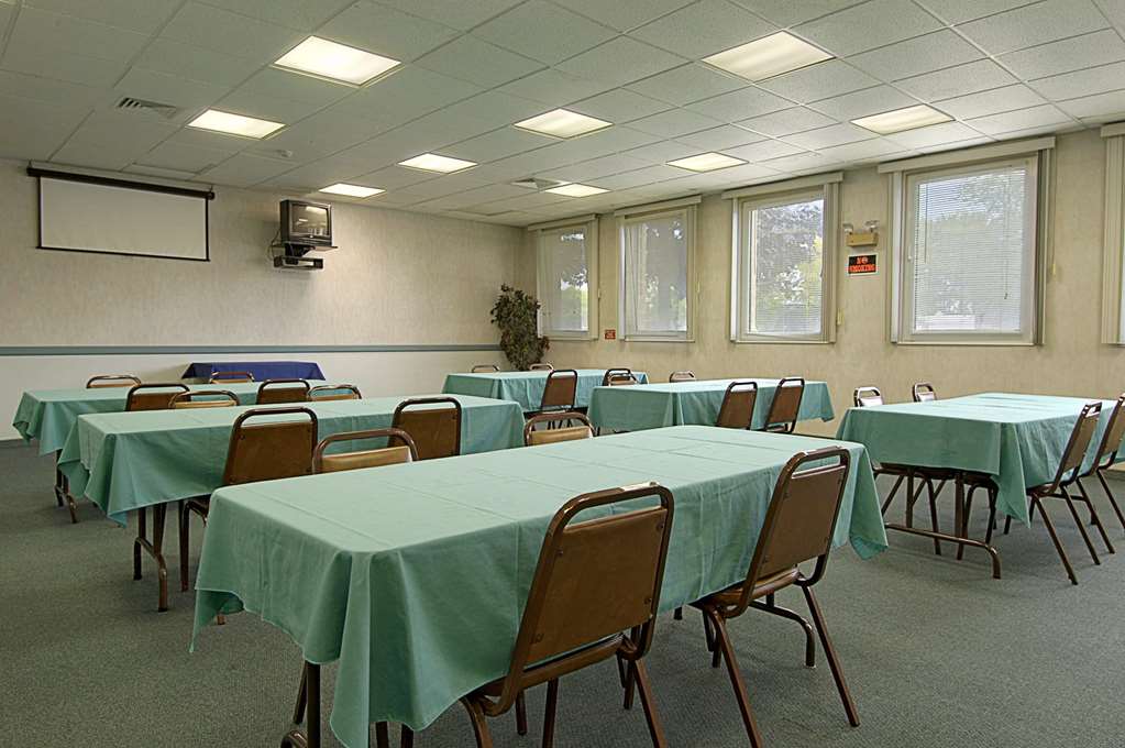 Super 8 by Wyndham Plattsburgh - photo 16