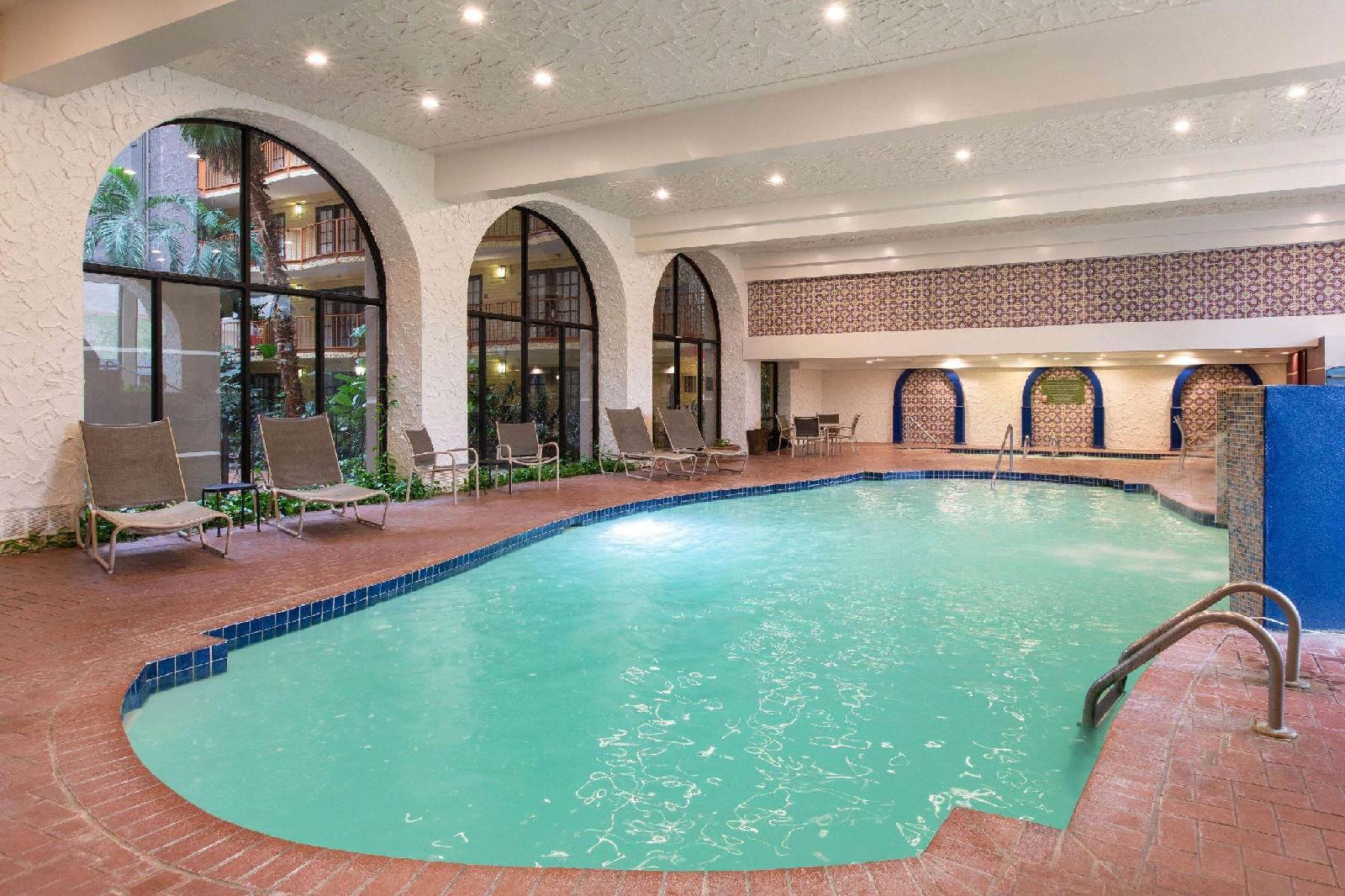 Aksarben Suites Trademark Collection by Wyndham - photo 4