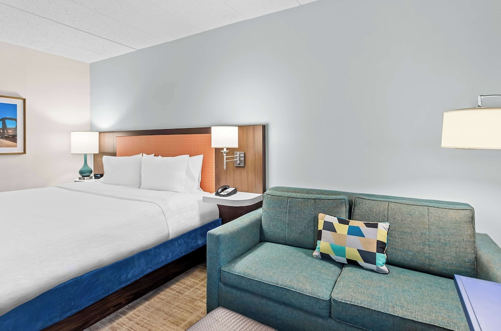 Hampton Inn Chicago Naperville - photo 18