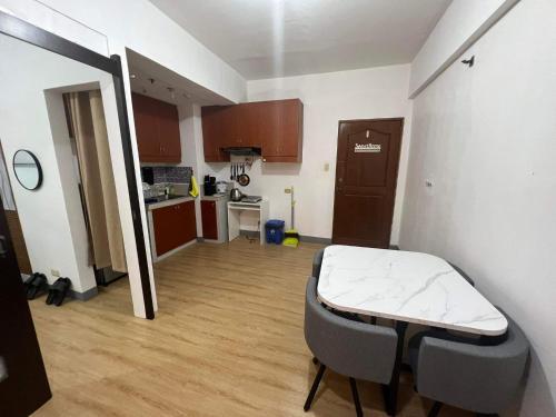Studio in Eastwood Fast Wifi Free Pool & Gym — 4-Star Luxury Hotel in Manila, Philippines