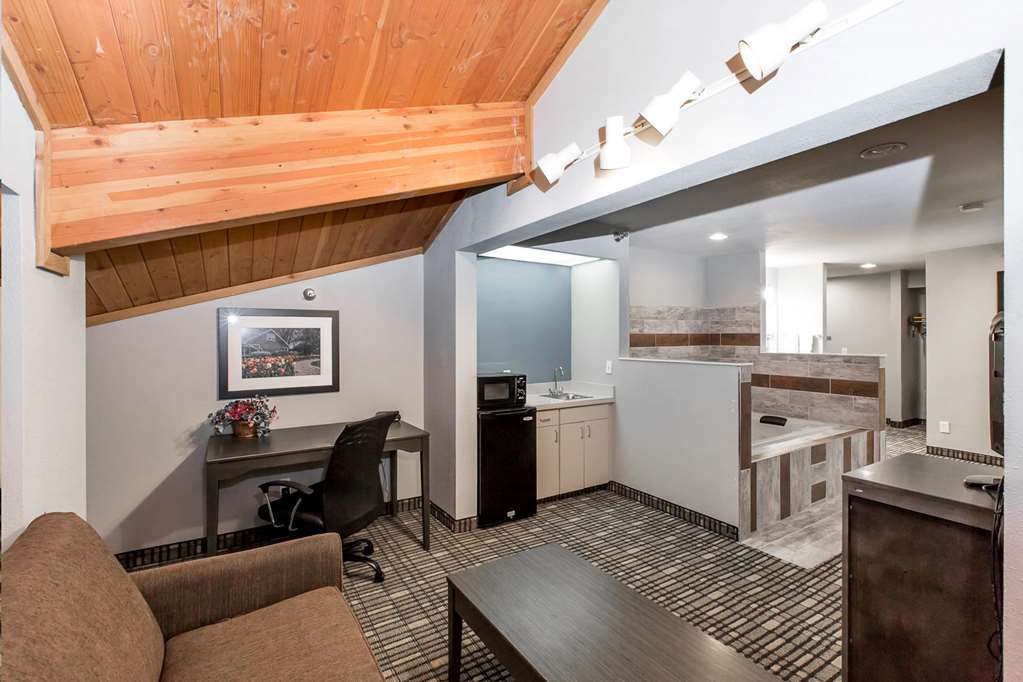 Baymont by Wyndham Pella - photo 15