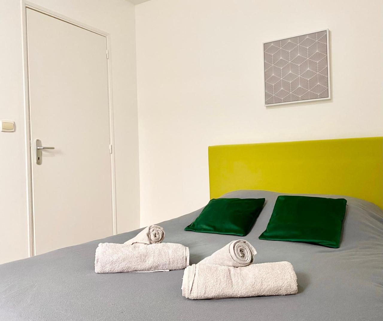 Le Droma D Or Appartement Confort Centre Ville — 4-Star Luxury Hotel in Calais, France