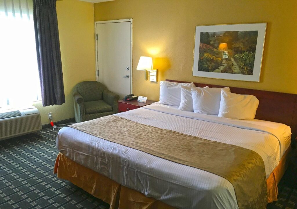 America's Best Inn Of Fairfield Birmingham - photo 2