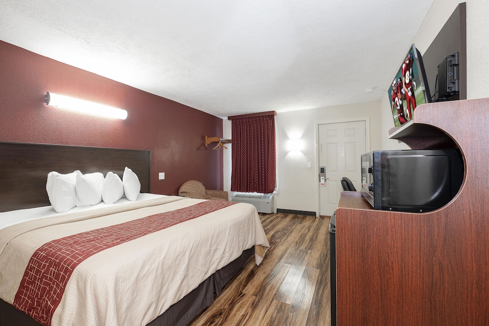 Red Roof Inn Starkville University - photo 18