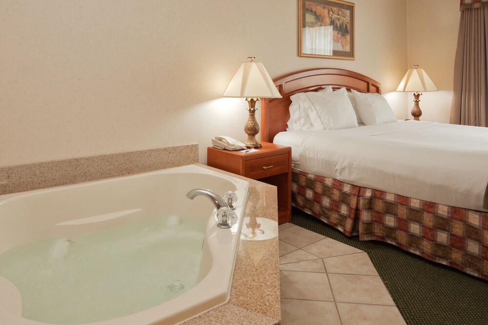 Holiday Inn Express & Suites Montpelier by IHG - photo 16