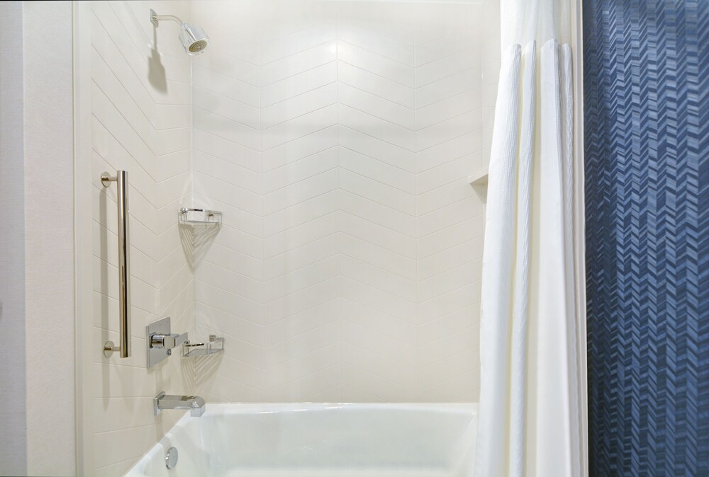 Fairfield Inn & Suites by Marriott Houston NASA We - photo 11