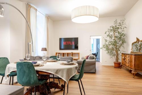 H11 The Queen's Apartment Ariston Centro — 4-Star Luxury Hotel in San Remo, Italy