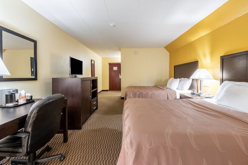 Quality Inn & Suites Cincinnati Uptown Norwood - photo 8
