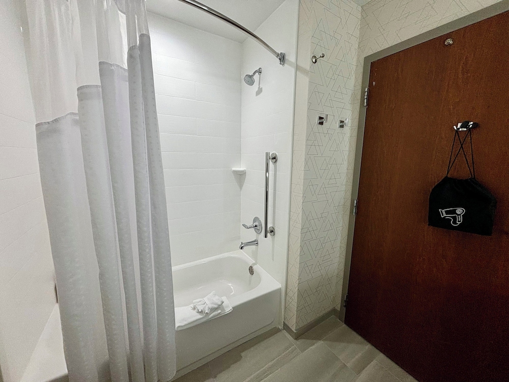 Holiday Inn Express Hotel & Suites St. Robert by IHG - photo 22