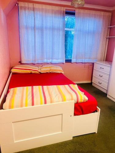 One Double Room Available - last minute hotel in London