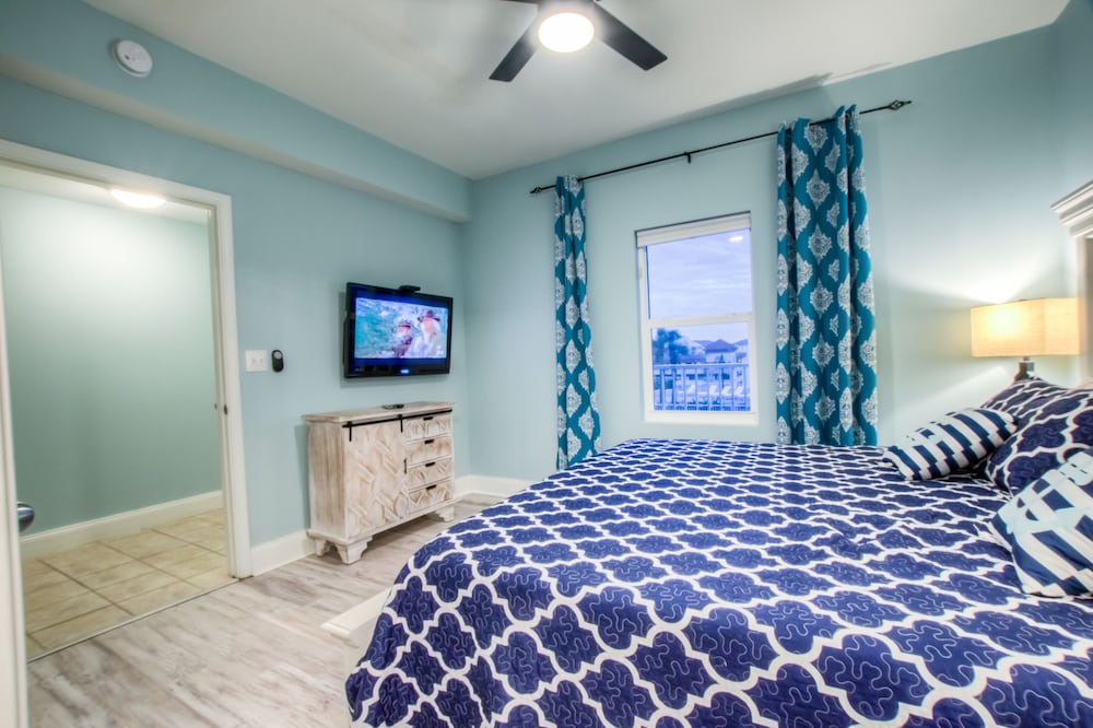 Laketown Wharf Resort by Aneliya's Rentals - photo 153