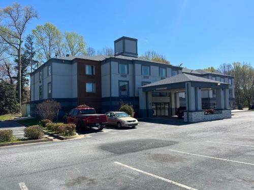 Jamestown inn & Suites - photo 20
