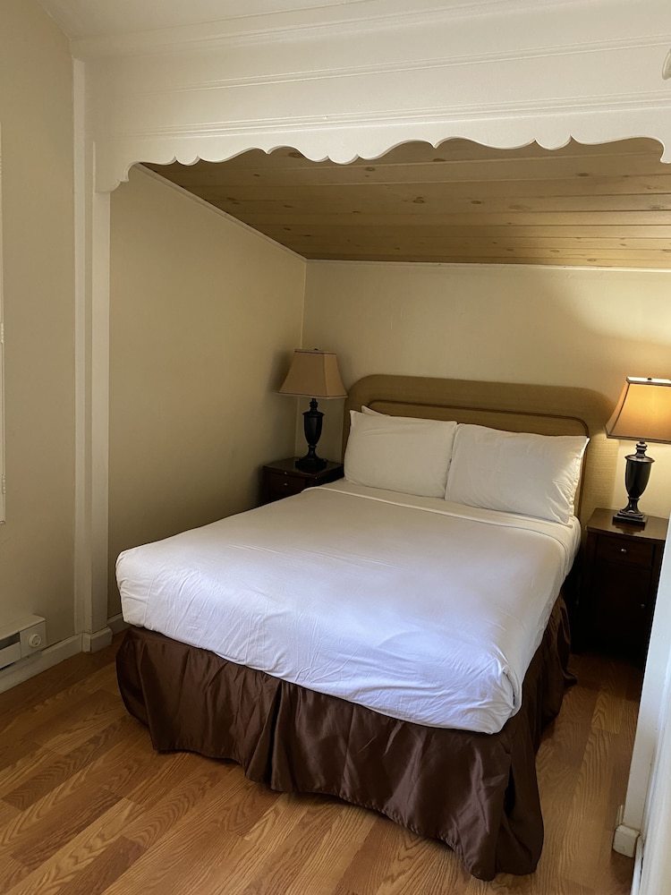 Carmel Resort Inn - photo 16