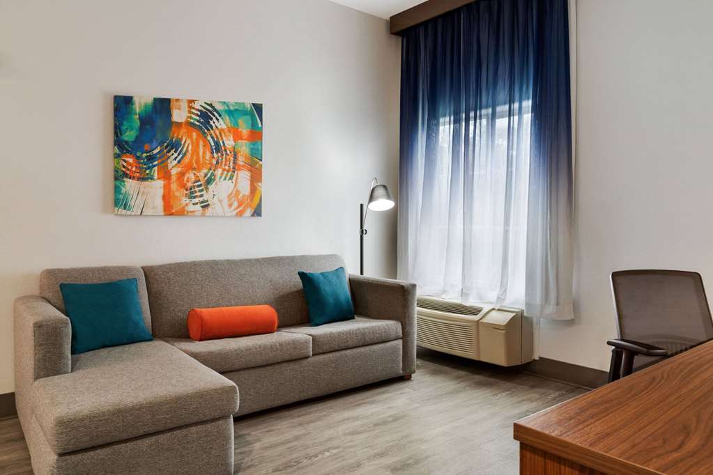 La Quinta Inn & Suites by Wyndham Stephenville - photo 42