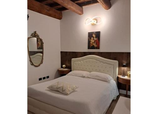 Centro storico Centralissimo LUXURY SMERALDO SUITE Doccia Idromassaggio cesto con piccola colazione — 4-Star Luxury Hotel in Ravenna, Italy