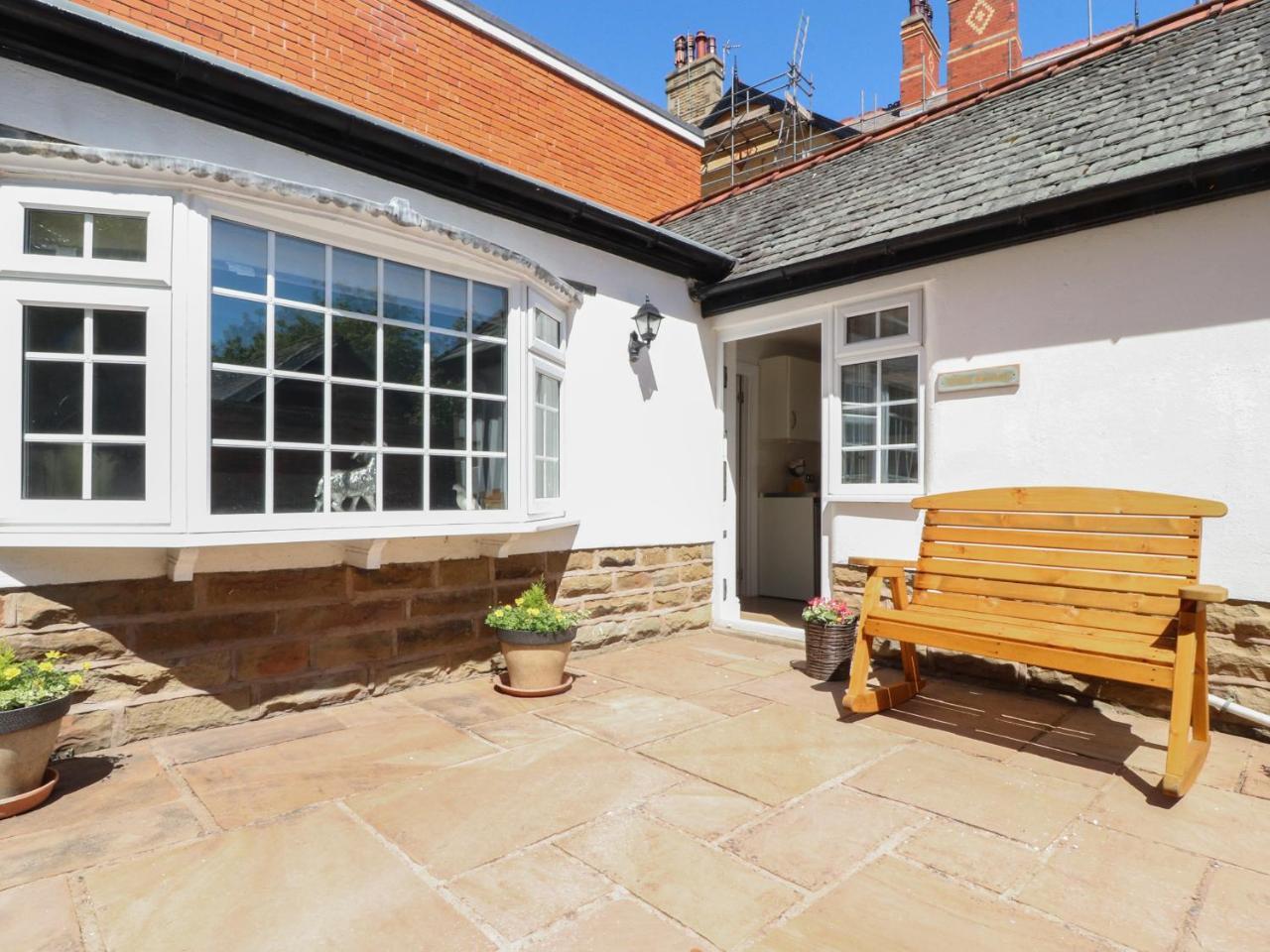 The Mews Cottage — 4-Star Luxury Hotel in Lytham St Annes, United Kingdom