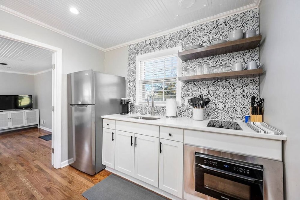 Private 1BR Cottage In Downtown Historic Norcross — 4-Star Luxury Hotel in Norcross, United States