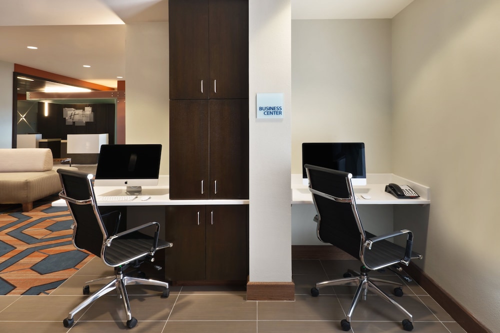 Holiday Inn Express & Suites Hot Springs by IHG - photo 26