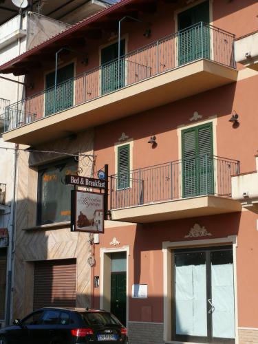B&B La Vecchia Stazione — 4-Star Luxury Hotel in Gioiosa Ionica, Italy