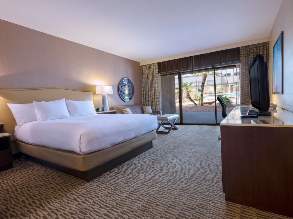 Hilton Phoenix Airport - photo 22