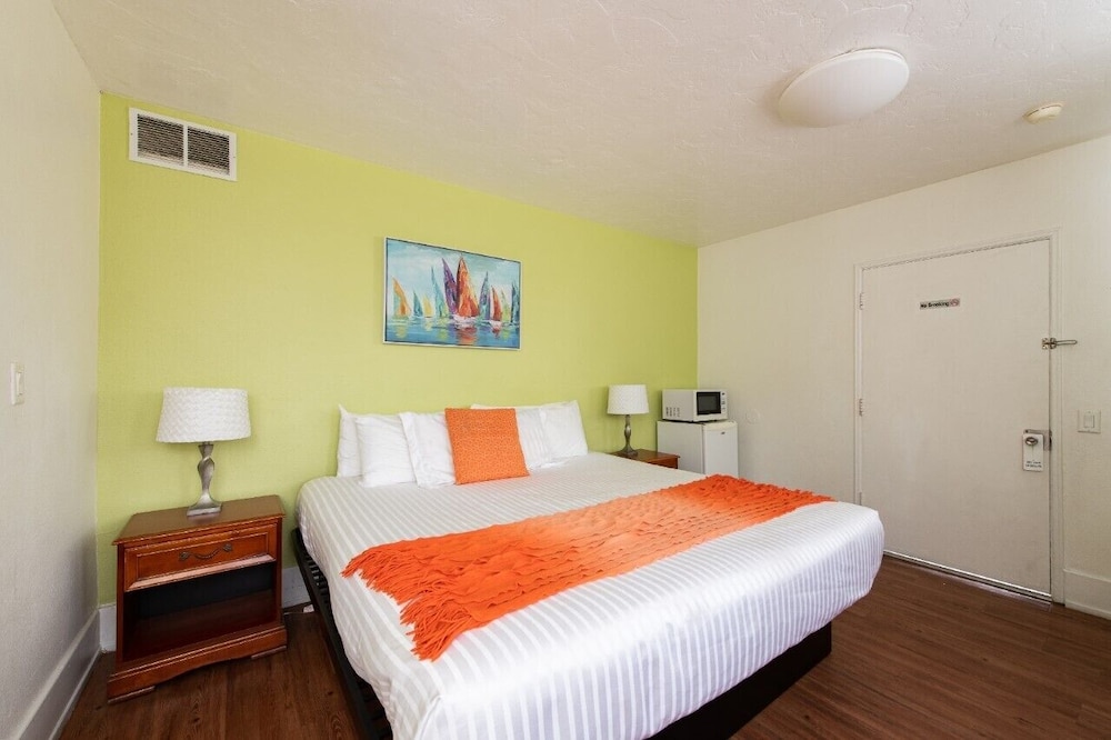 Patriots Boutique Motel - photo 8