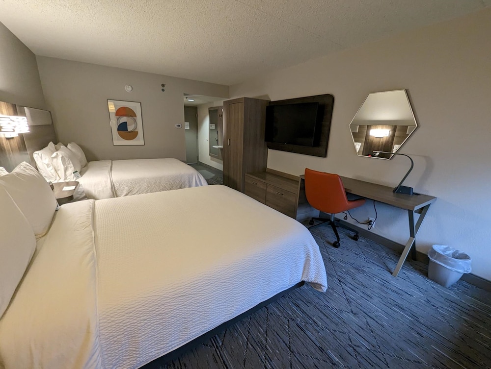 Holiday Inn Express Indianapolis Airport by IHG - photo 17