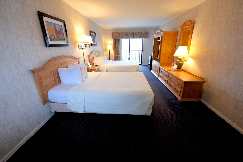 Days Inn by Wyndham Mackinaw City Lakeview - photo 7