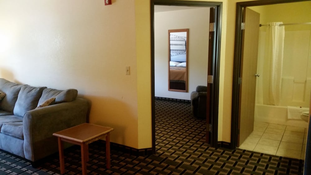 Super 8 by Wyndham Wheeling WV - photo 7